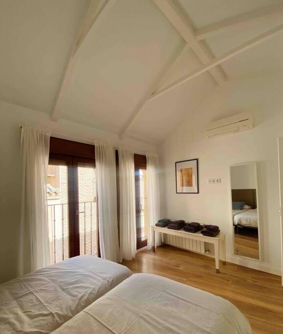 Atico En Toledo Con Terraza Apartment Exterior photo